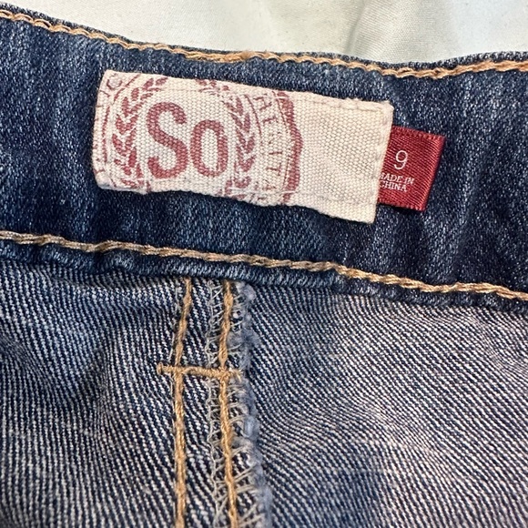 SO Shortie Denim Shorts Sz: 9 Cutoff Raw Hem. 5 Pocket. Stretch. Dark Wash. - Picture 7 of 13